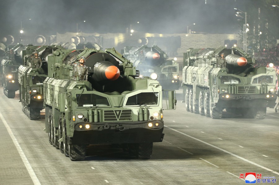 54-조선인민군창건 90돐경축 열병식